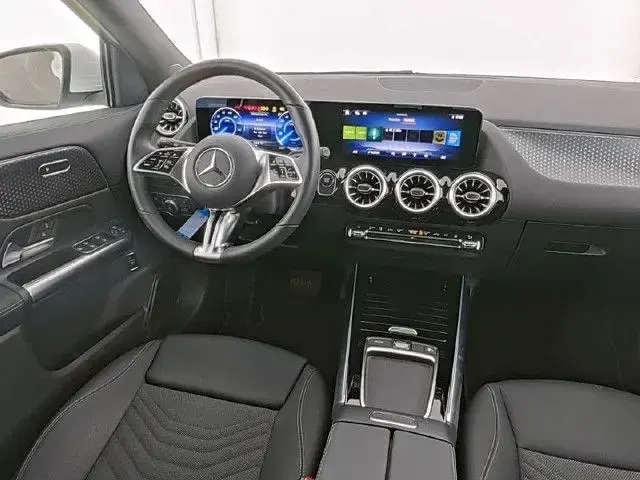 Gebraucht Mercedes EQA250 139 kW (190 PS) 2025 Weiß SUV