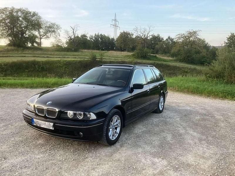 Schwarz Gebraucht 2003 BMW 520 Exclusive Kombi | 2.500 € (Guter Preis) - Bild 1/4