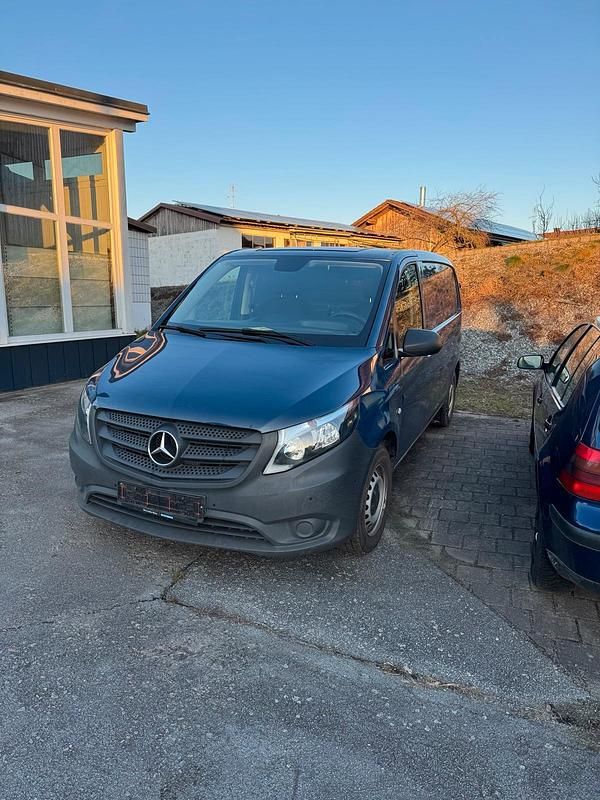 Blau Gebraucht 2022 Mercedes Vito Van | 13.990 € (Superpreis) - Bild 1/4