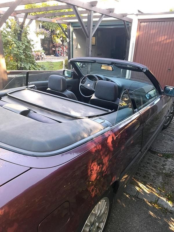 Rot Gebraucht 1996 BMW 318 Cabriolet Cabrio | 3.000 € (Guter Preis) - Bild 1/4