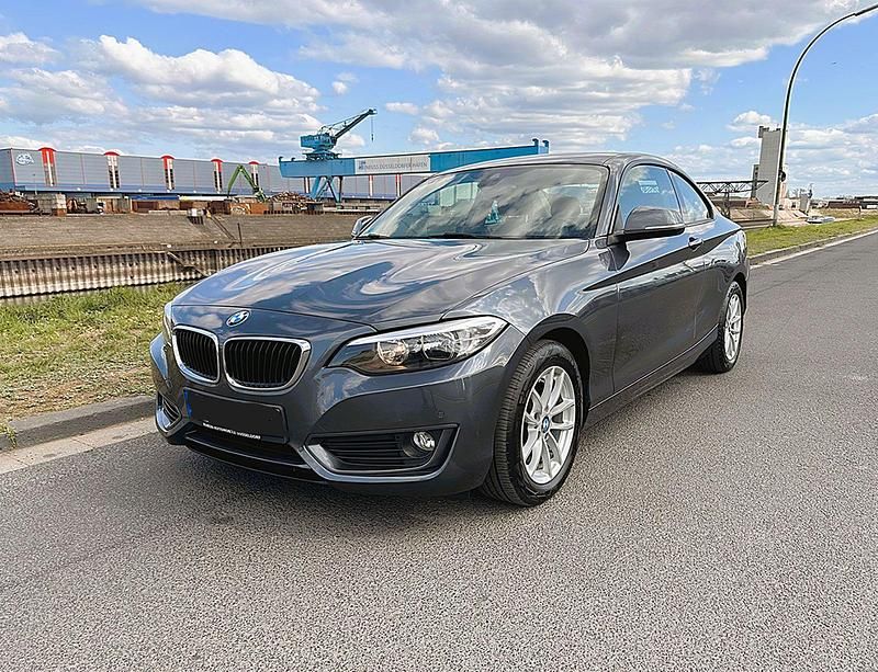 Grau Gebraucht 2015 BMW 220 Advantage Coupé | 12.500 € (Guter Preis) - Bild 1/4