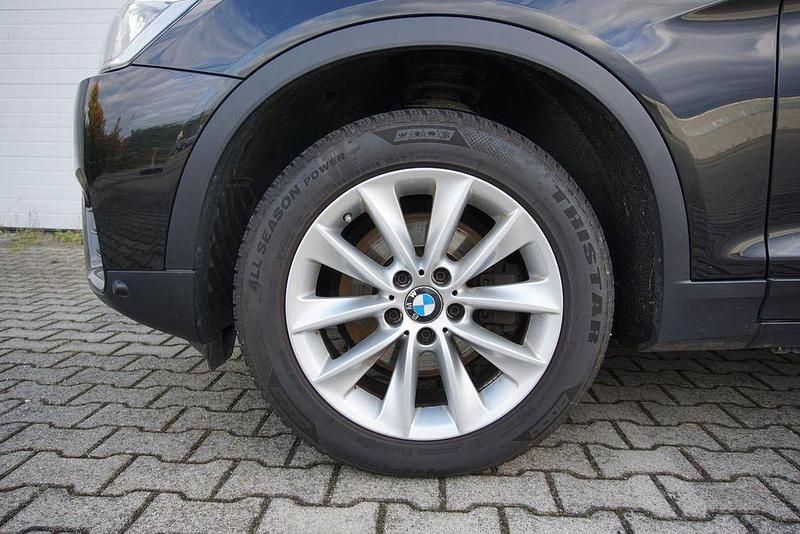 Gebraucht BMW X4 Sport Line 190 PS (139 kW) 2017 Black sapphire metallic SUV