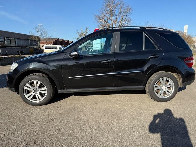 Gebraucht Mercedes ML280 190 PS (139 kW) 2008 Schwarz SUV