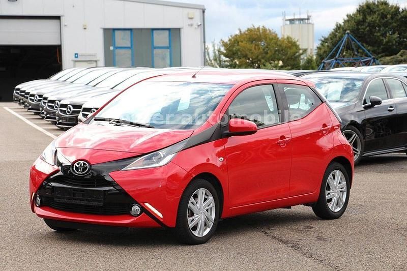 Rot Gebraucht 2017 Toyota Aygo X-play Kleinwagen | 6.490 € (Guter Preis) - Bild 1/4