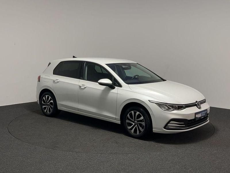 Gebraucht VW Golf VIII Active 116 PS (85 kW) 2022 Weiß Limousine