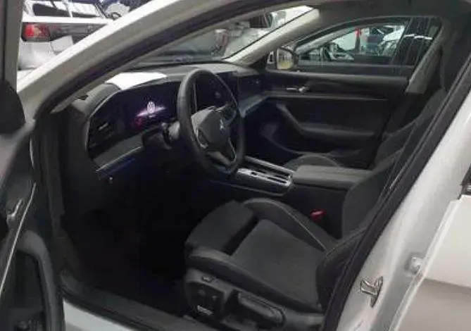 Gebraucht VW Passat Business 150 PS (110 kW) 2025 Weiß Kombi
