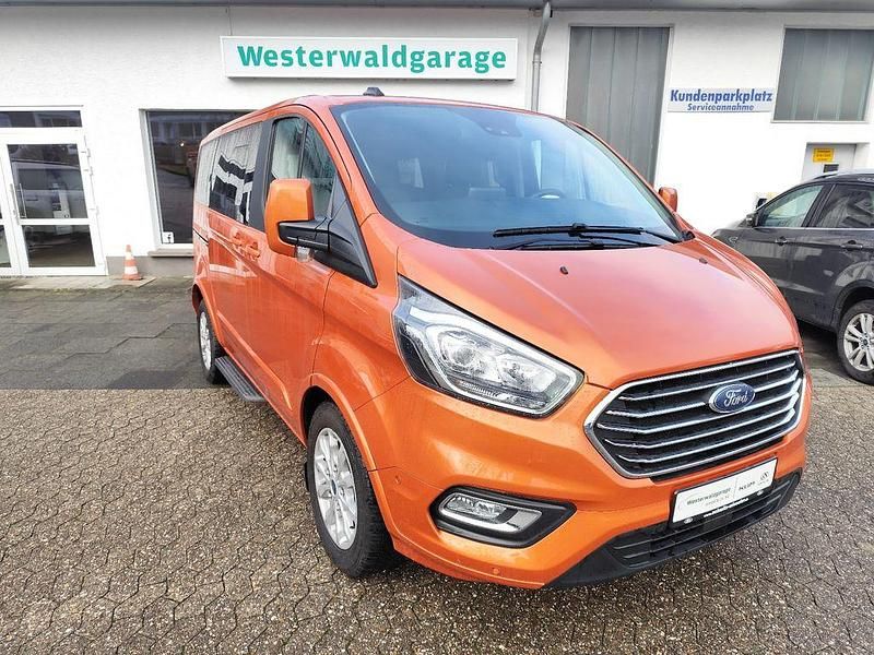 Gebraucht Ford Tourneo Titanium 150 PS (110 kW) 2023 Orange Van / Kleinbus