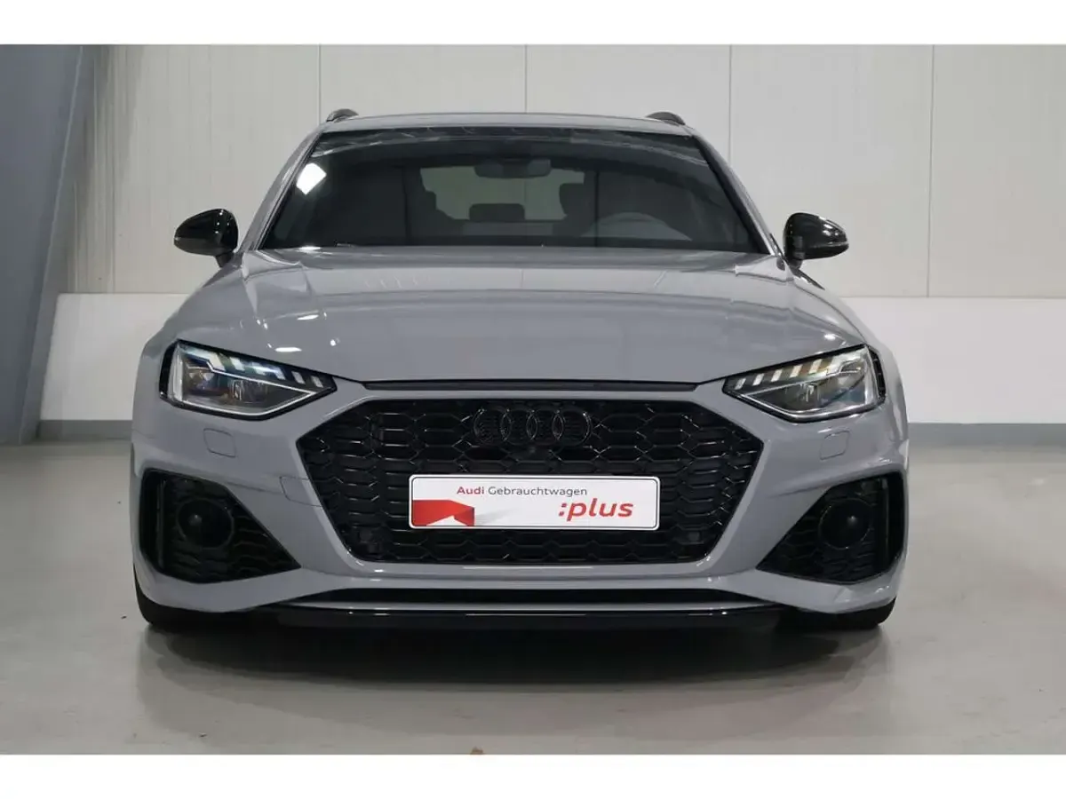 Gebraucht Audi RS4 Sport 450 PS (330 kW) 2024 Nardograu Kombi