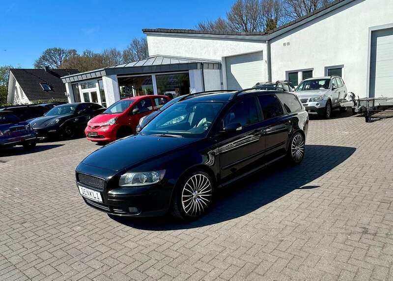 Schwarz Gebraucht 2005 Volvo V50 Kinetic Kombi | 1.999 € (Fairer Preis) - Bild 1/4