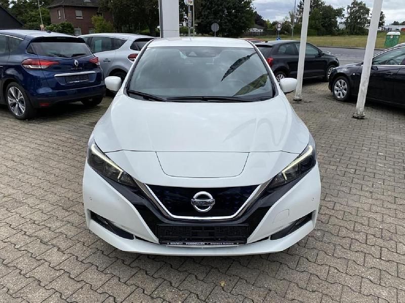 Weiß Gebraucht 2019 Nissan Leaf Acenta Kleinwagen | 13.990 € (Etwas zu teuer) - Bild 1/4