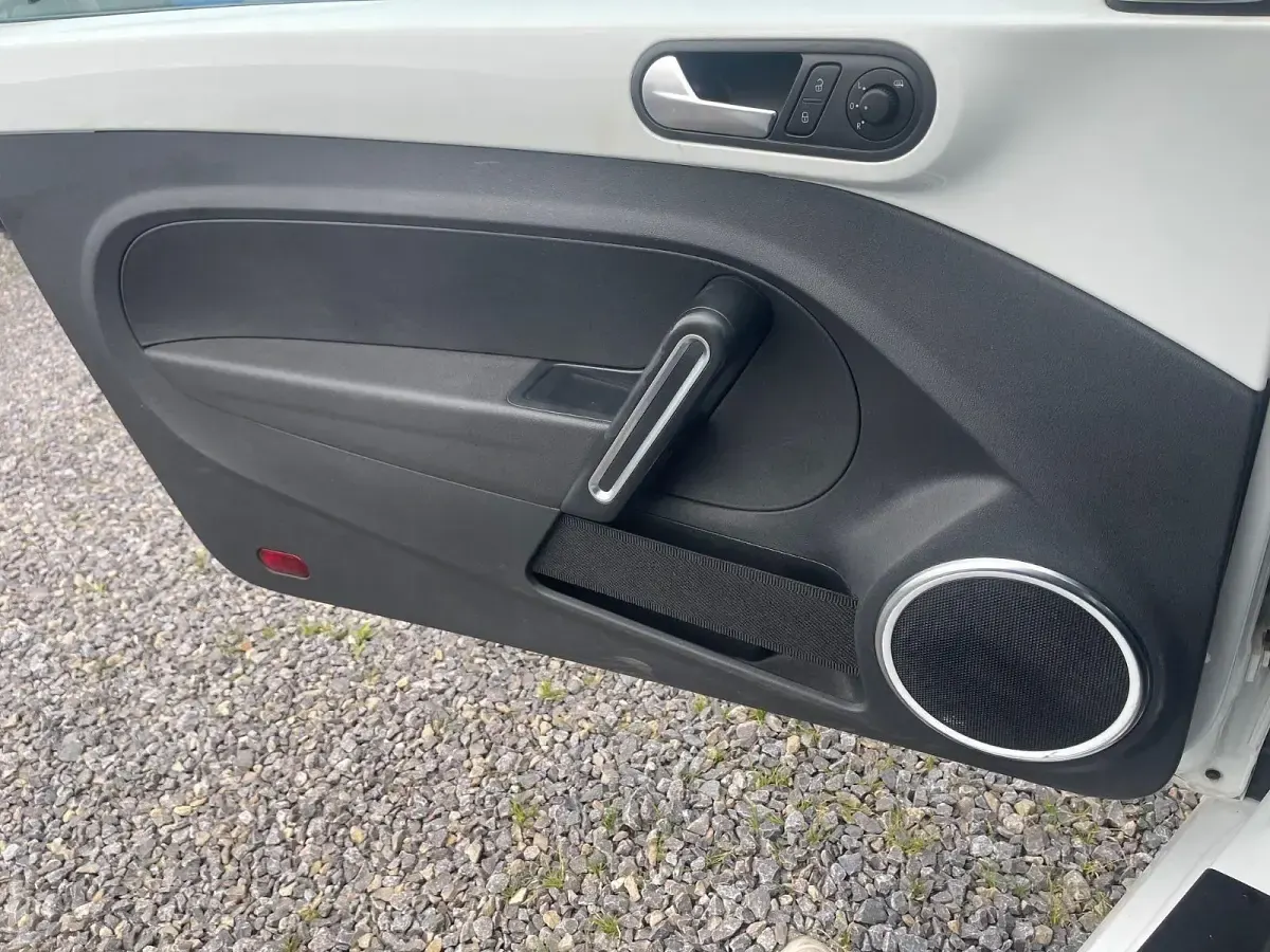 Używany VW Beetle Sport 200 KM (147 kW) 2011 Biały Hatchback