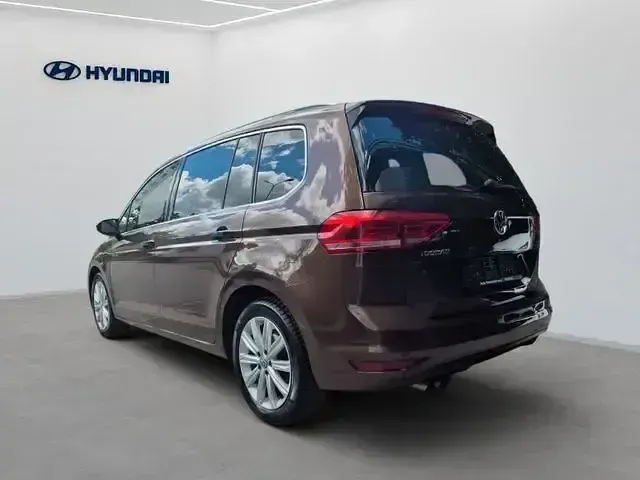 Gebraucht VW Touran Highline 150 PS (110 kW) 2017 Braun Van / Kleinbus