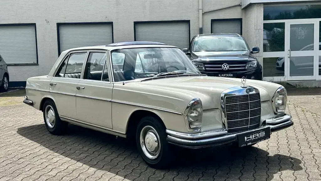 Gebraucht Mercedes 250 131 PS (96 kW) 1967 Beige Limousine