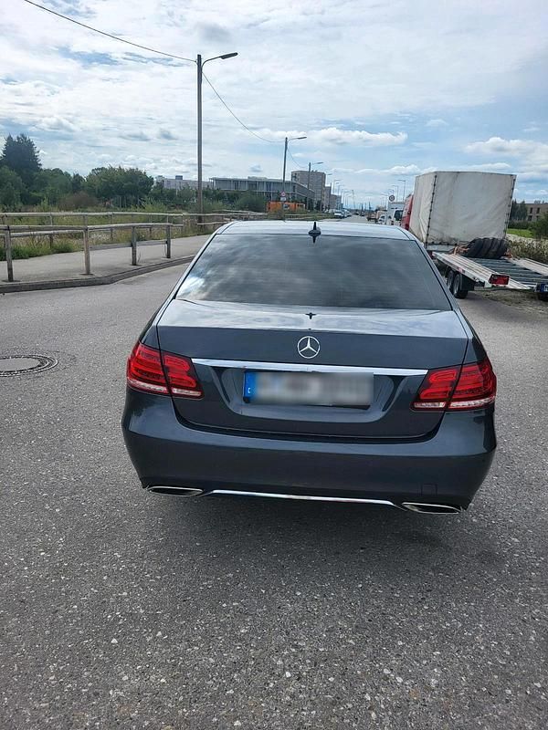 Gebraucht Mercedes E250 Avantgarde 204 PS (150 kW) 2015 Grau Limousine