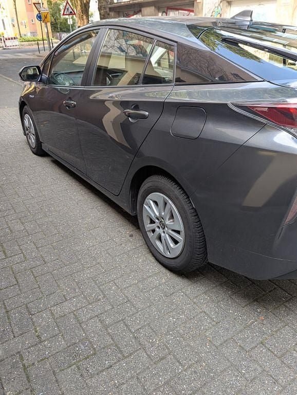 Gebraucht Toyota Prius 136 PS (100 kW) 2018 Grau Kleinwagen