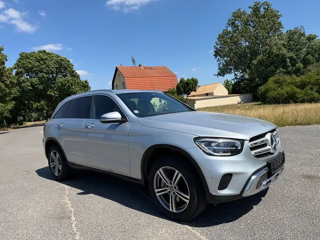 Gebraucht Mercedes GLC300e 306 PS (225 kW) 2022 Silber SUV