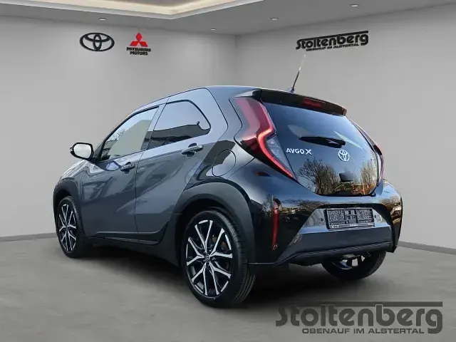 Neu Toyota Aygo X Sport 92 PS (67 kW) 2026 Ash grey metallic / black (grau) SUV