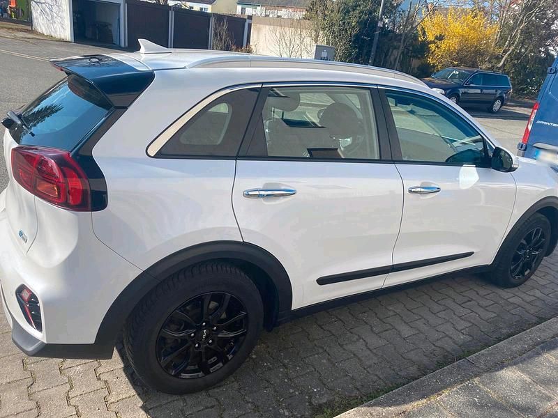 Gebraucht Kia Niro Vision 141 PS (103 kW) 2021 Weiß SUV