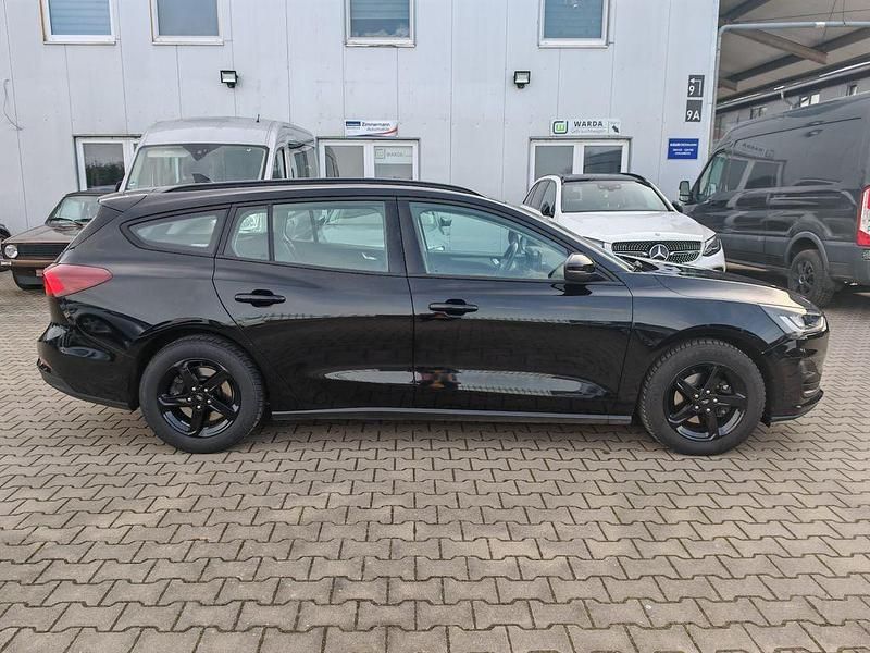 Gebraucht Ford Focus Cool & Connect 120 PS (88 kW) 2022 Schwarz Limousine
