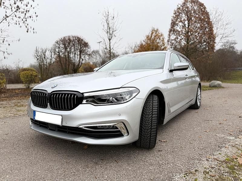 Silber Gebraucht 2020 BMW 520 Luxury Line Kombi | 27.990 € (Etwas zu teuer) - Bild 1/4