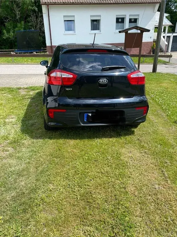 Gebraucht Kia Rio 84 PS (61 kW) 2015 Schwarz Limousine