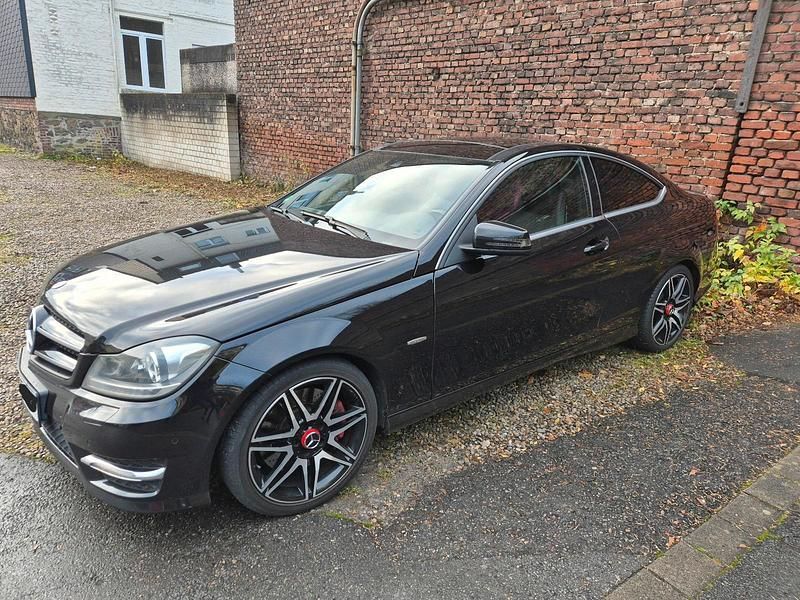 Schwarz Gebraucht 2013 Mercedes C250 AMG Coupé | 15.000 € (Teuer) - Bild 1/4