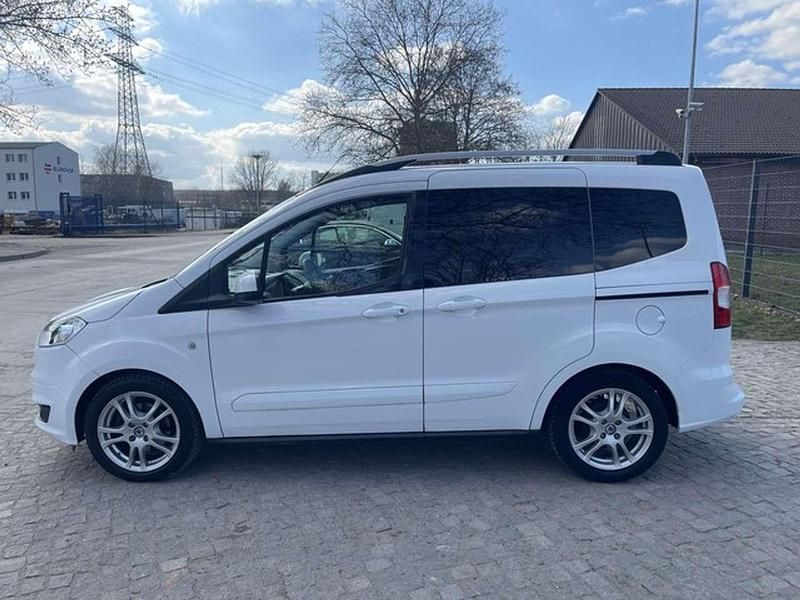 Gebraucht Ford Tourneo Titanium 101 PS (74 kW) 2017 Frost weiss Kombi