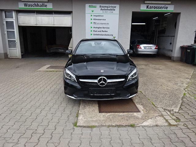 Gebraucht Mercedes CLA220 Urban 170 PS (125 kW) 2018 Schwarz Limousine