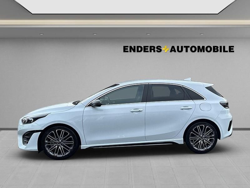 Wd) casa white s (weiss Neu 2025 Kia Ceed GT GT-Line Limousine | 32.380 € - Bild 1/4