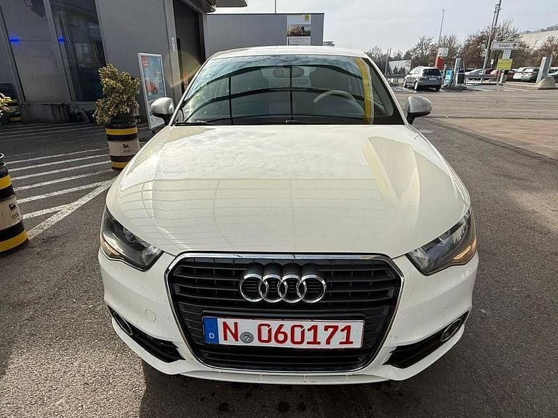Weiß Gebraucht 2011 Audi A1 Ambition Kleinwagen | 4.400 € (Superpreis) - Bild 1/4