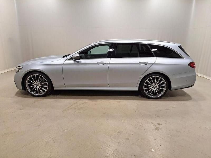Gebraucht Mercedes E220 AMG line 200 PS (147 kW) 2023 Silber Kombi