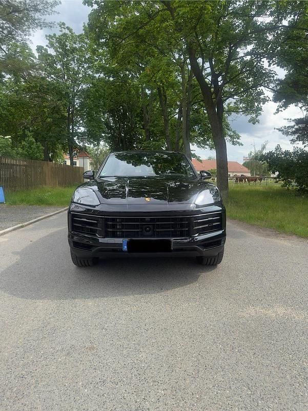 Schwarz Gebraucht 2024 Porsche Cayenne S E-Hybrid SUV | 130.500 € (Superpreis) - Bild 1/4