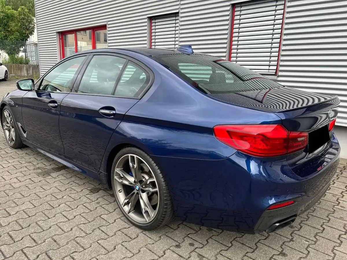 Gebraucht BMW M550 462 PS (339 kW) 2018 Mediterranblau metallic Limousine