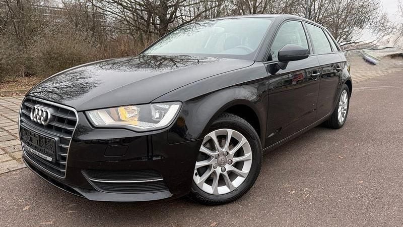 Gebraucht Audi A3 Attraction 105 PS (77 kW) 2015 Schwarz Limousine