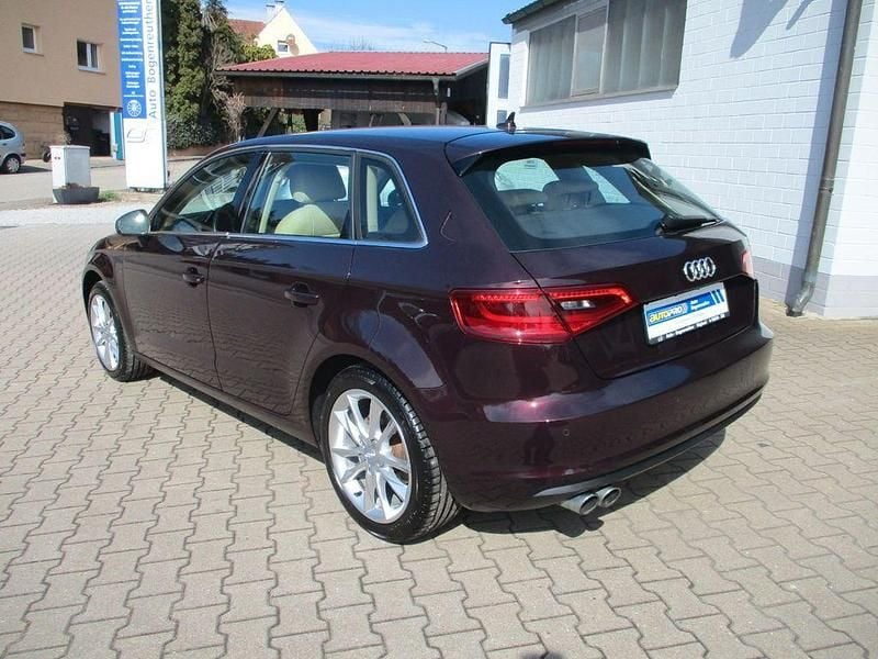 Gebraucht Audi A3 Ambiente 179 PS (131 kW) 2015 Violet Limousine