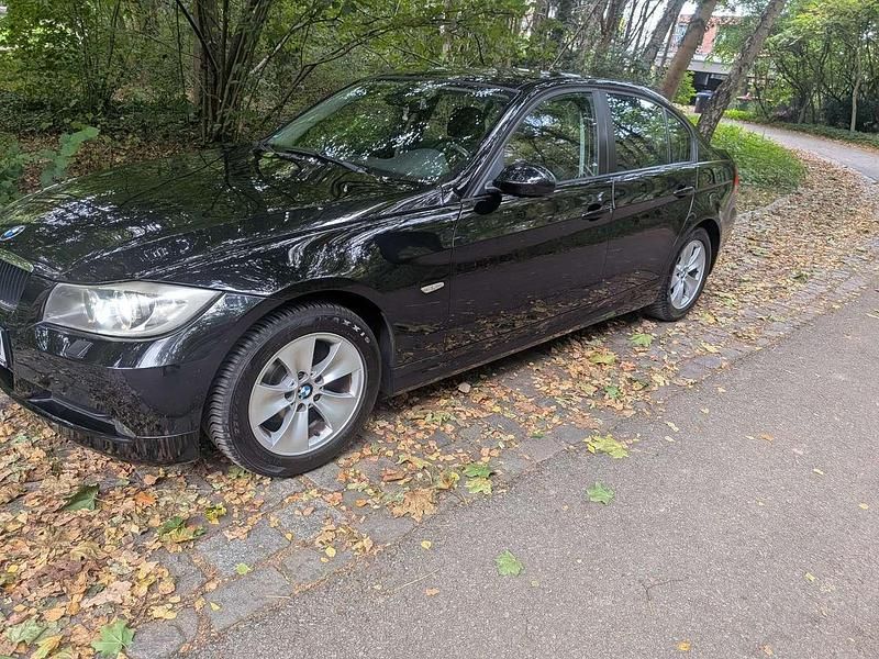 Schwarz Gebraucht 2006 BMW 318 Limousine | 8.000 € - Bild 1/3
