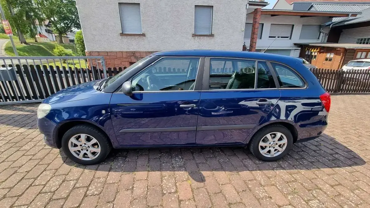 Gebraucht Skoda Fabia Special 86 PS (63 kW) 2010 Modra pacific/pacific blau Kleinwagen