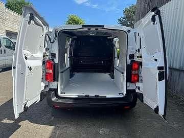 Gebraucht Opel Vivaro Basis 120 PS (88 kW) 2025 Weiß Van / Kleinbus