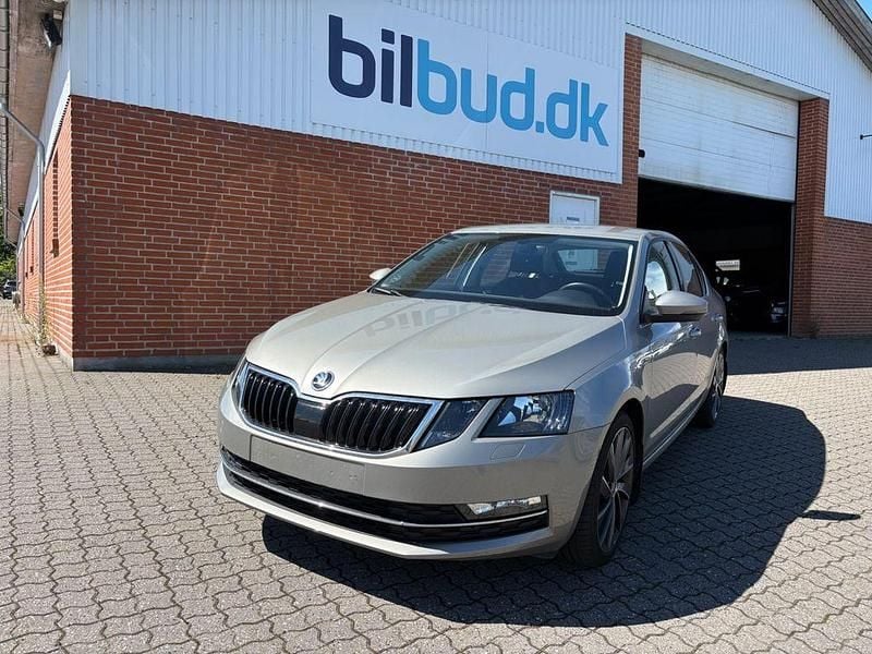 Beige Gebraucht 2017 Skoda Octavia Style Limousine | 10.400 € (Superpreis) - Bild 1/4