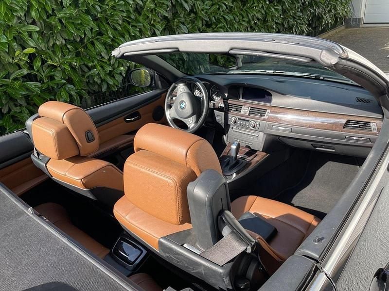 Gebraucht BMW 330 Cabriolet Performance 272 PS (200 kW) 2011 Schwarz Cabrio