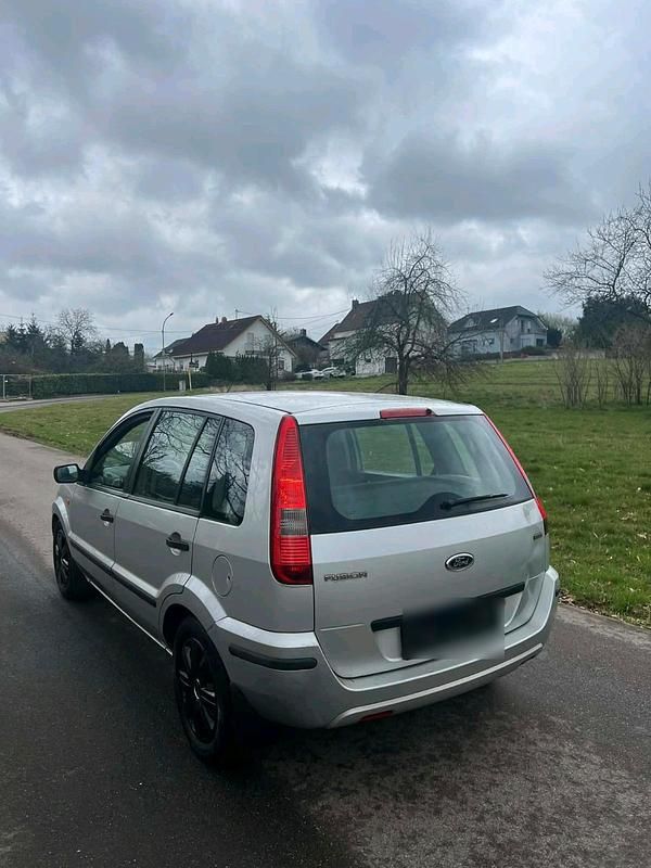 Gebraucht Ford Fusion 68 PS (50 kW) 2003 Silber Kleinwagen
