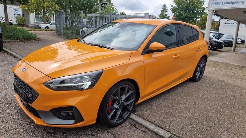 Orange Gebraucht 2020 Ford Focus ST Limousine | 20.900 € (Superpreis) - Bild 1/4