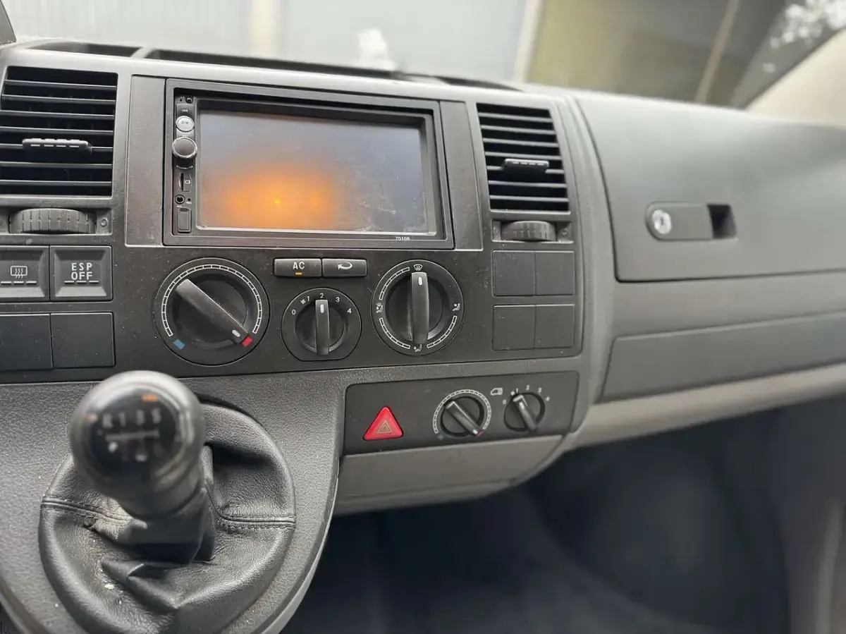 Gebraucht VW T5 131 PS (96 kW) 2009 Orange Van