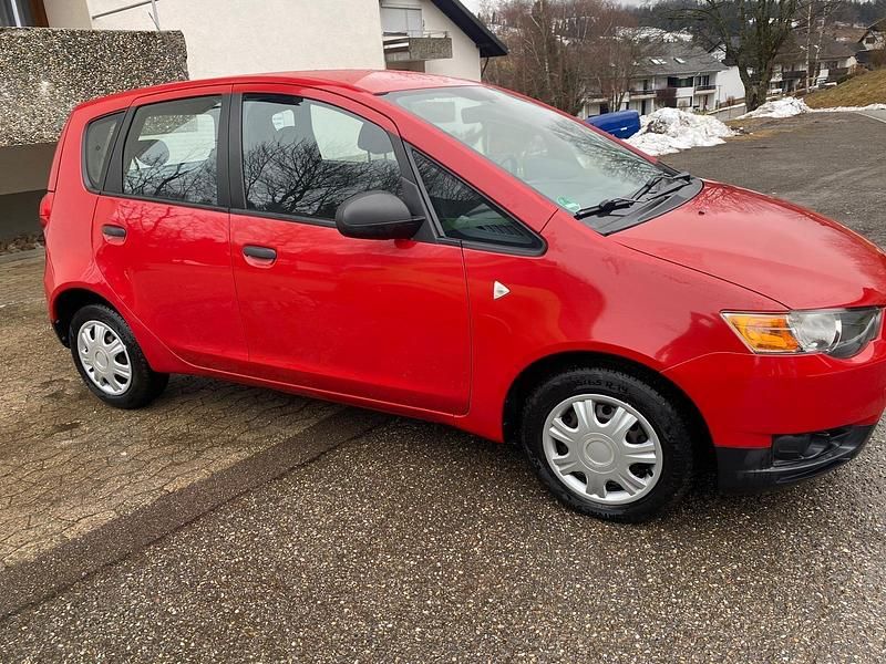 Gebraucht Mitsubishi Colt 95 PS (69 kW) 2009 Rot Kleinwagen