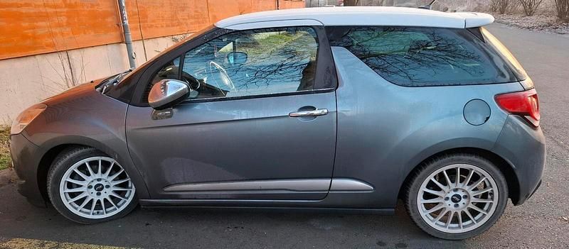 Grau Gebraucht 2013 Citroën DS3 Sport Chic Kleinwagen | 3.200 € (Guter Preis) - Bild 1/4