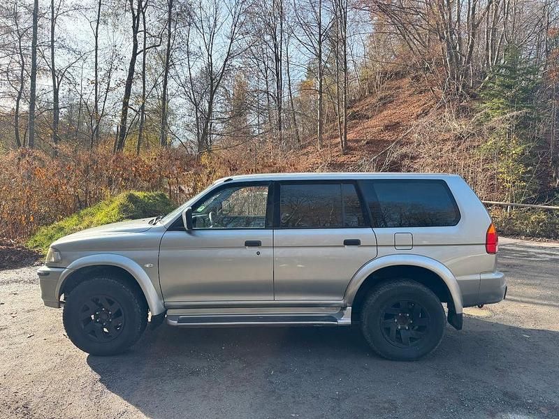Silber Gebraucht 2001 Mitsubishi Pajero Edition SUV | 9.800 € (Fairer Preis) - Bild 1/4
