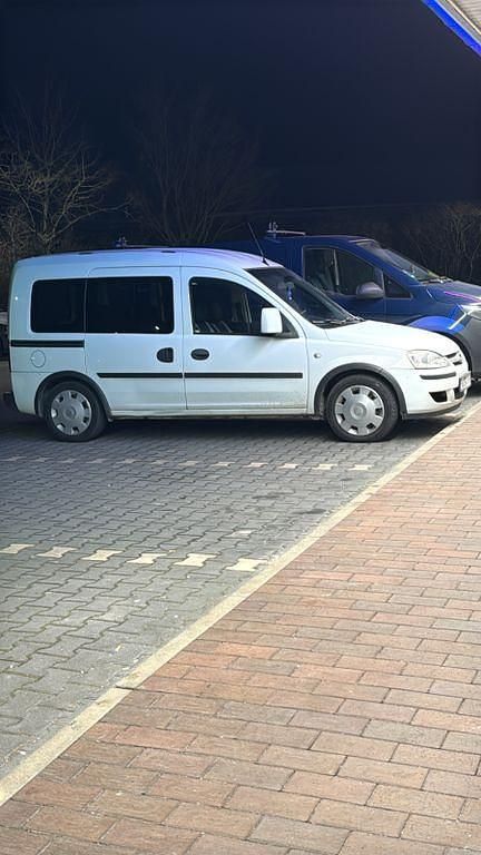 Gebraucht Opel Combo Edition 101 PS (74 kW) 2009 Weiß Van / Kleinbus