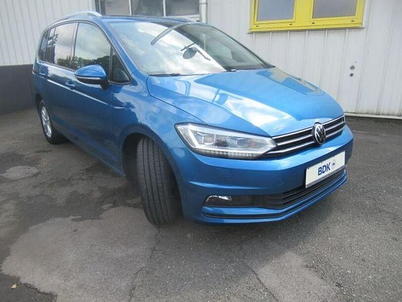 Gebraucht VW Touran 150 PS (110 kW) 2021 Caribbean blue metallic Van / Kleinbus