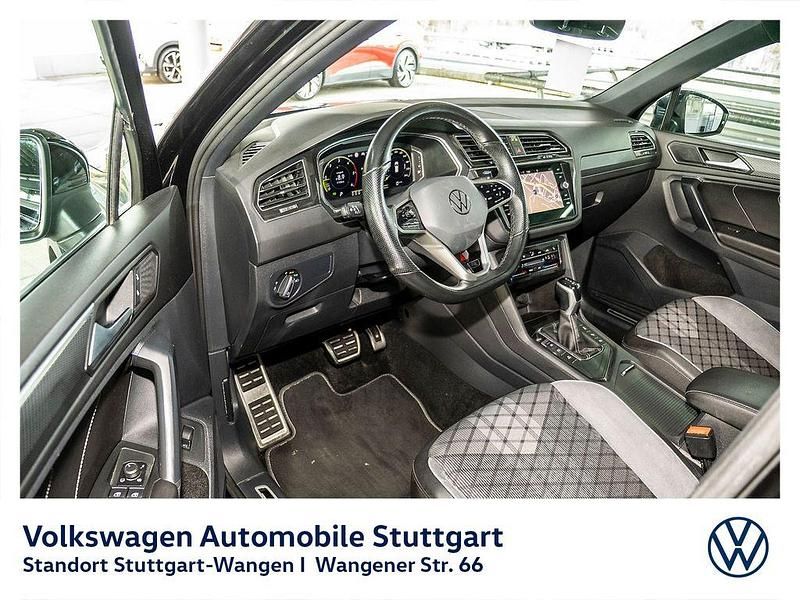 Gebraucht VW Tiguan R-line 150 PS (110 kW) 2023 Deep black perleffekt SUV