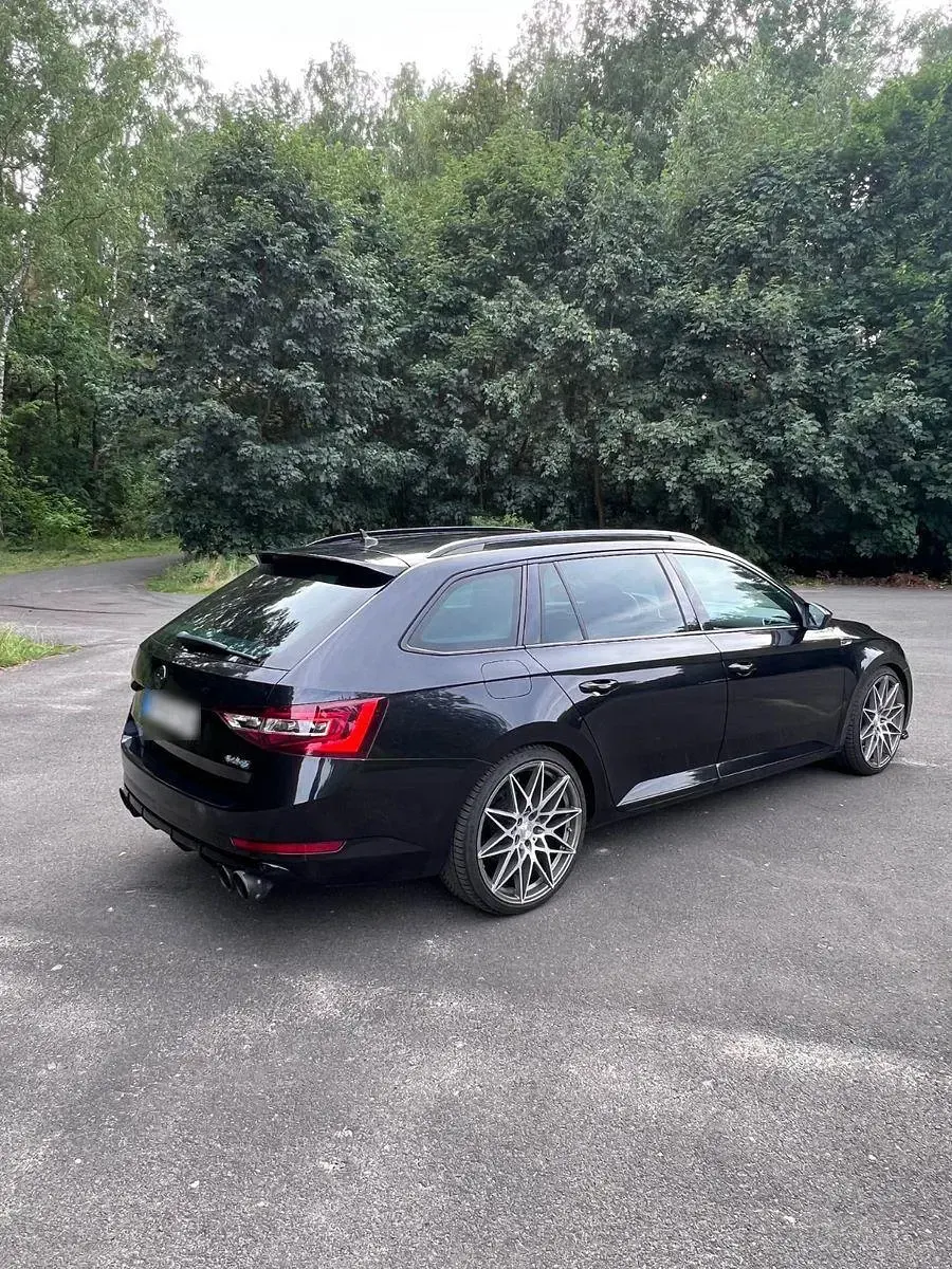 Gebraucht Skoda Superb SportLine 179 PS (131 kW) 2017 Schwarz Kombi